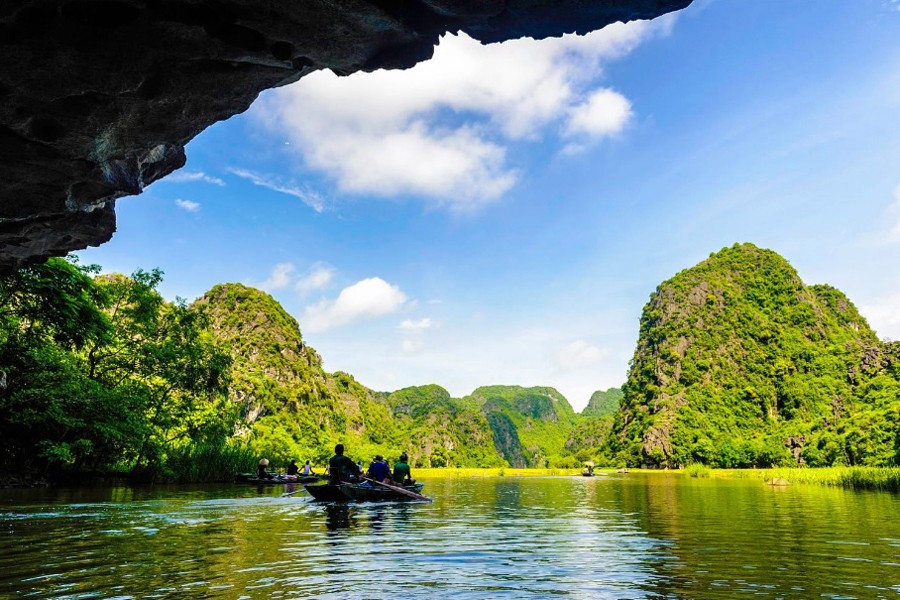 1 day tour: Hoa Lu - Hang Mua - Tam Coc