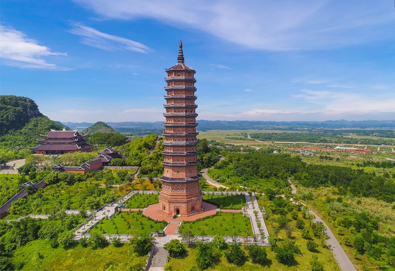 Ninh Binh Tour 2N1D: Discover the beautiful mountains and rivers, thousand-year heritage