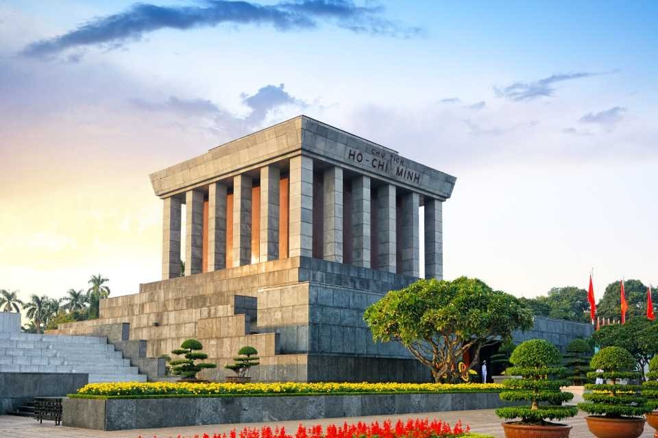1 day Hanoi Tour – Discover the City’s History and Culture